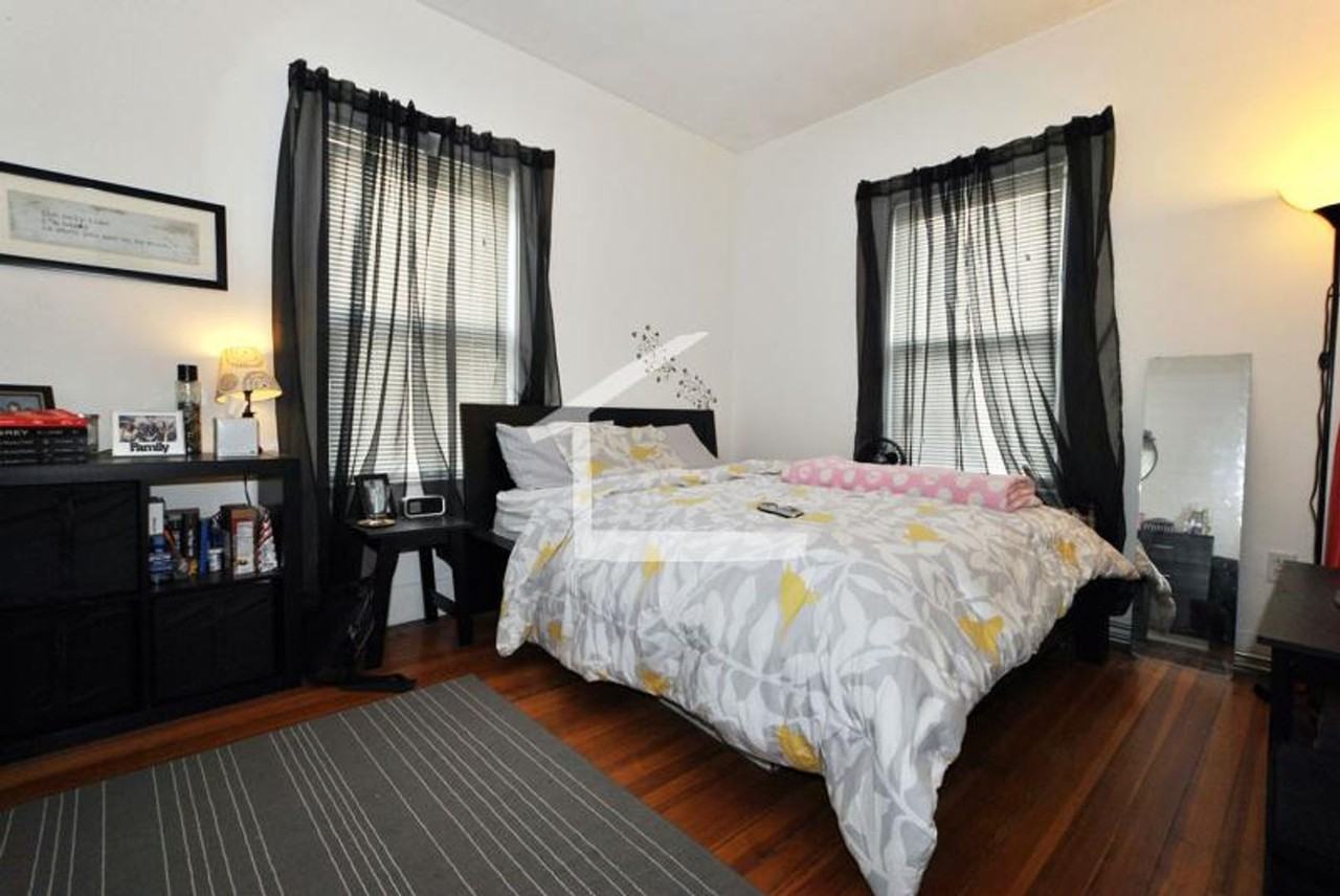 136 Brooks St - Photo 2 of 9