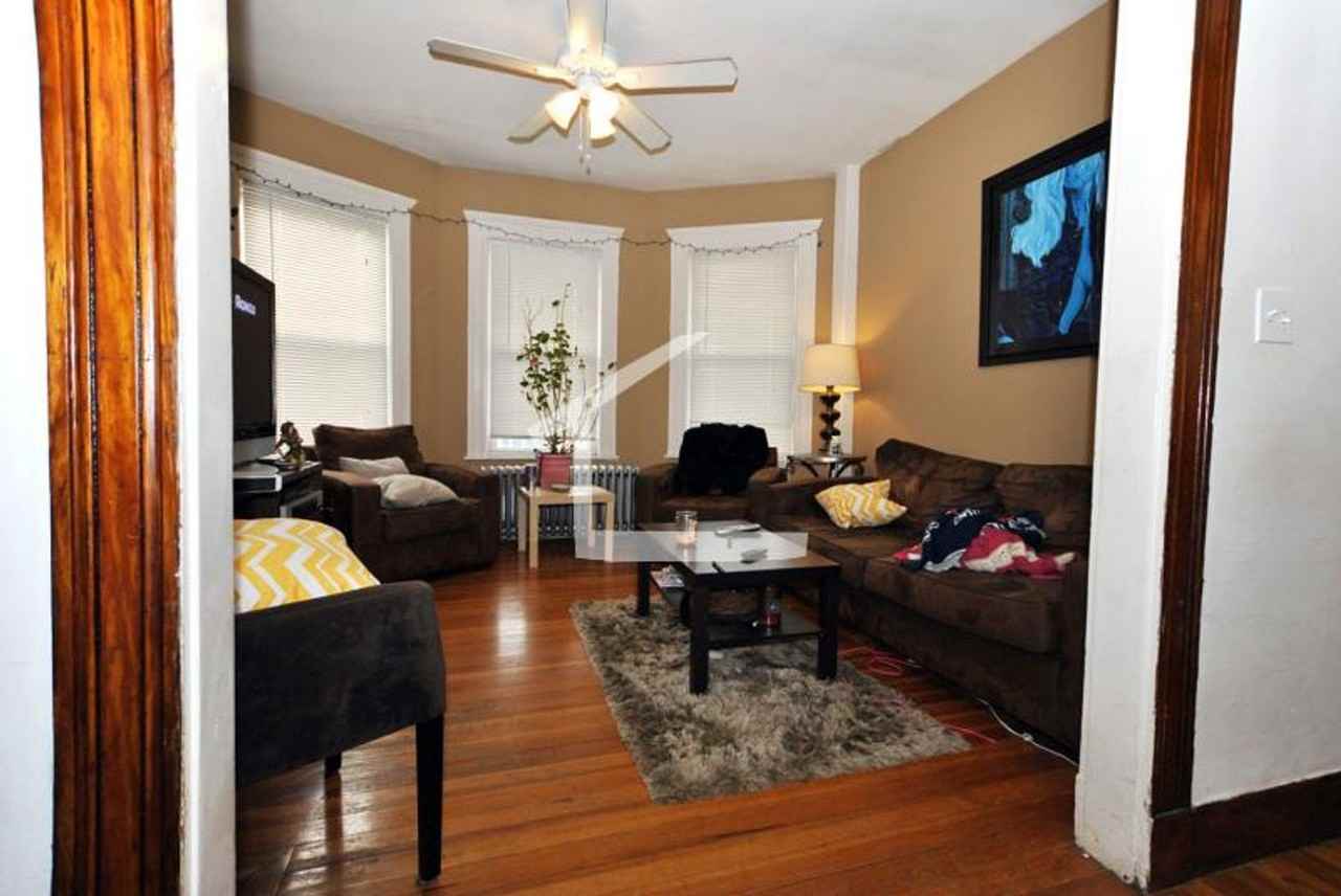 136 Brooks St - Photo 7 of 9