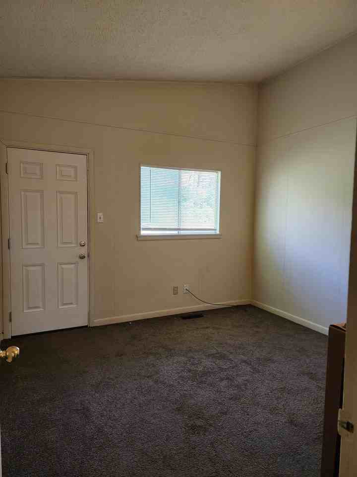 214 Sierra Madre Dr - Photo 3 of 6