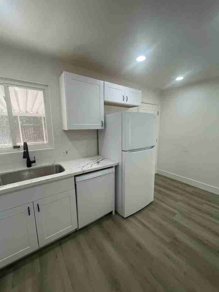 5250 Standish Rd - Photo 6 of 17