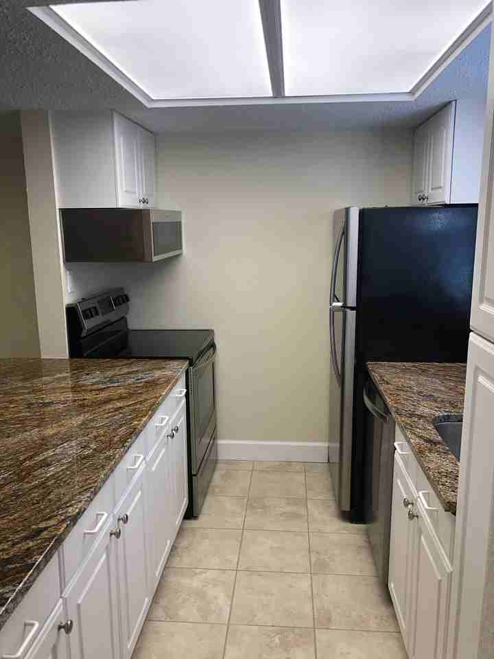 2405 Se 16th Ave #C - Photo 2 of 11