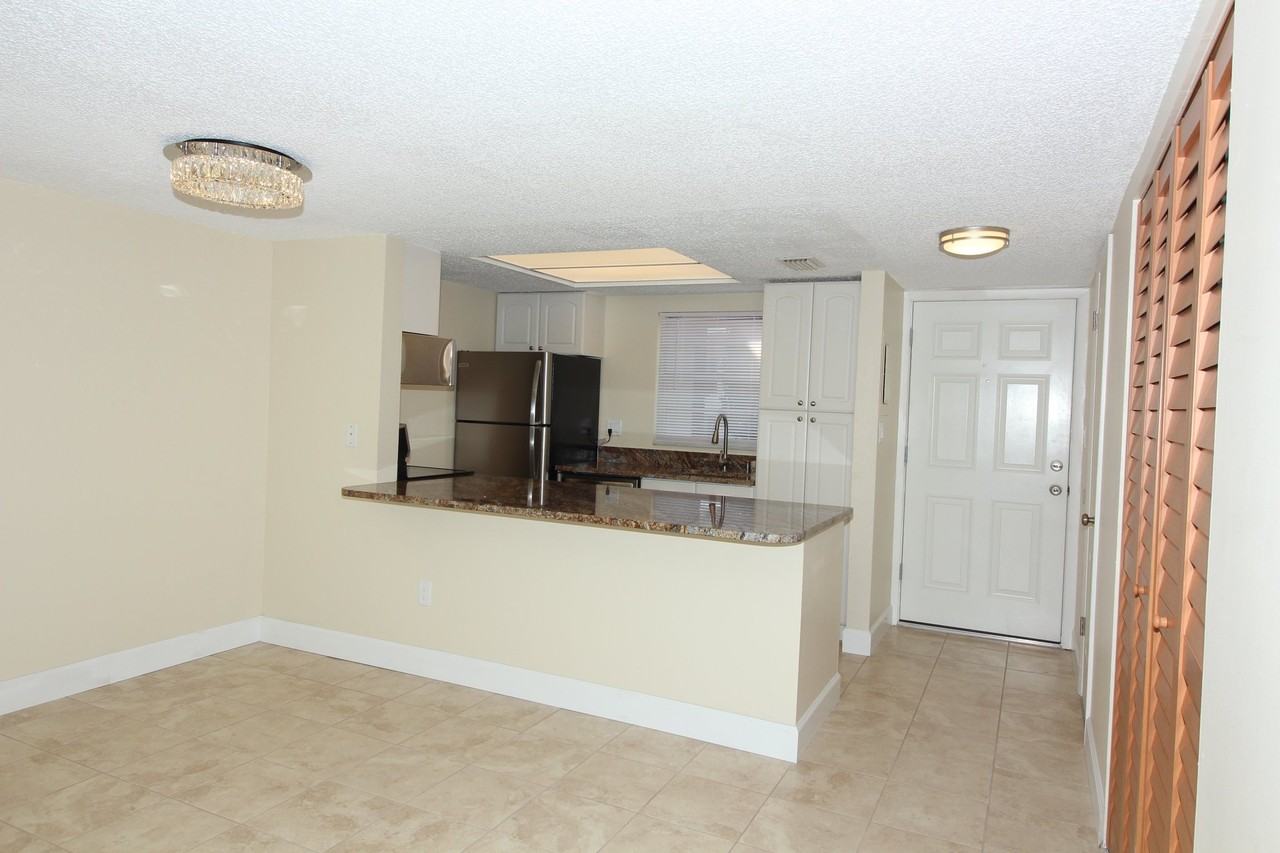 2405 Se 16th Ave #C - Photo 5 of 11