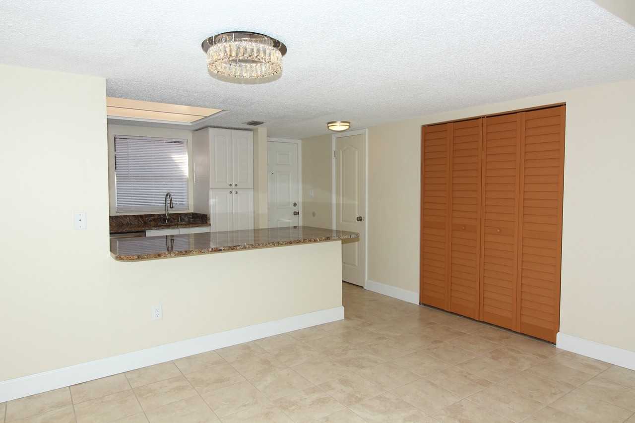 2405 Se 16th Ave #C - Photo 6 of 11