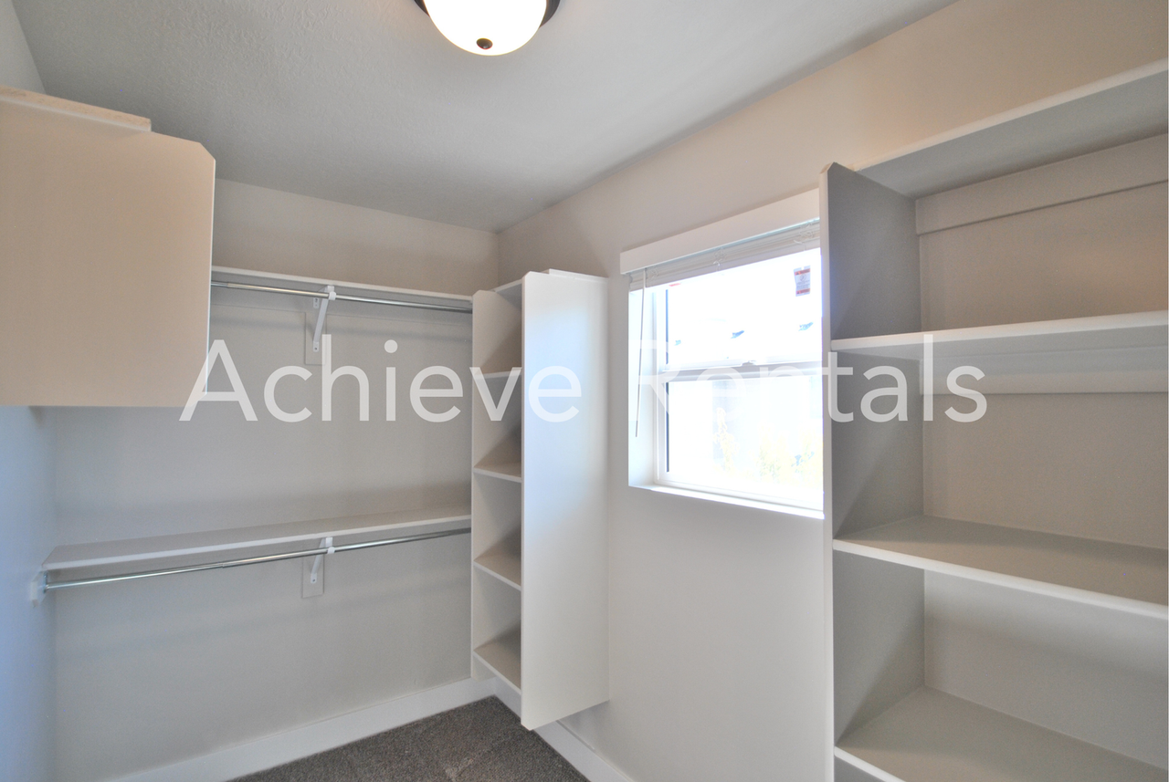 913 E Robert Ave - Photo 6 of 9