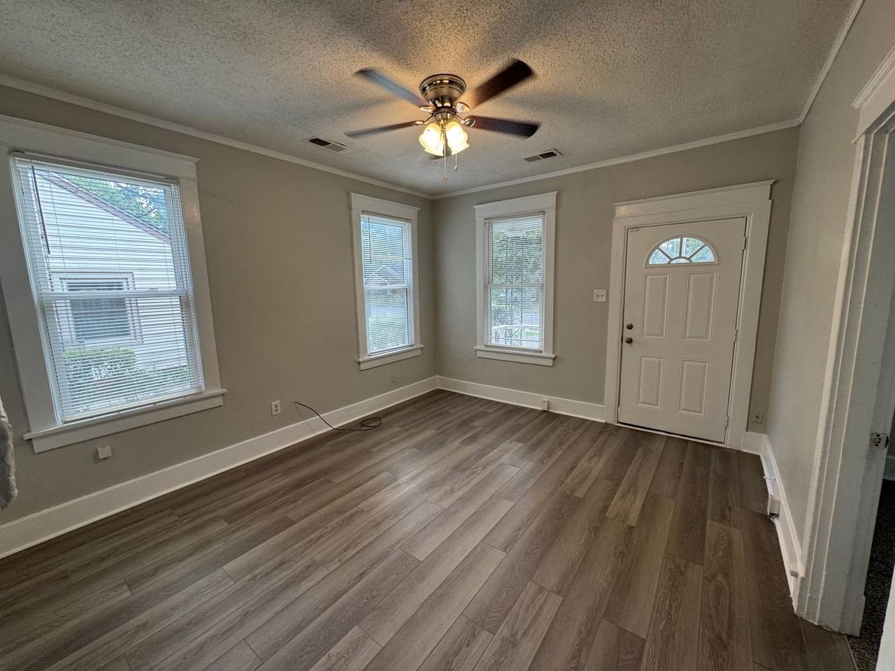554 Bon Air St - Photo 2 of 11