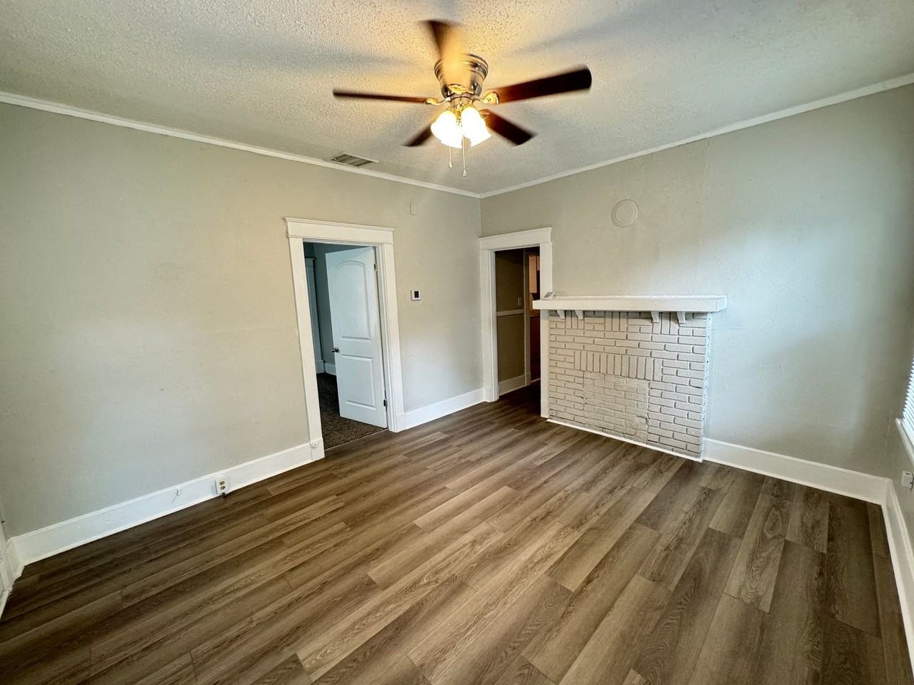 554 Bon Air St - Photo 3 of 11