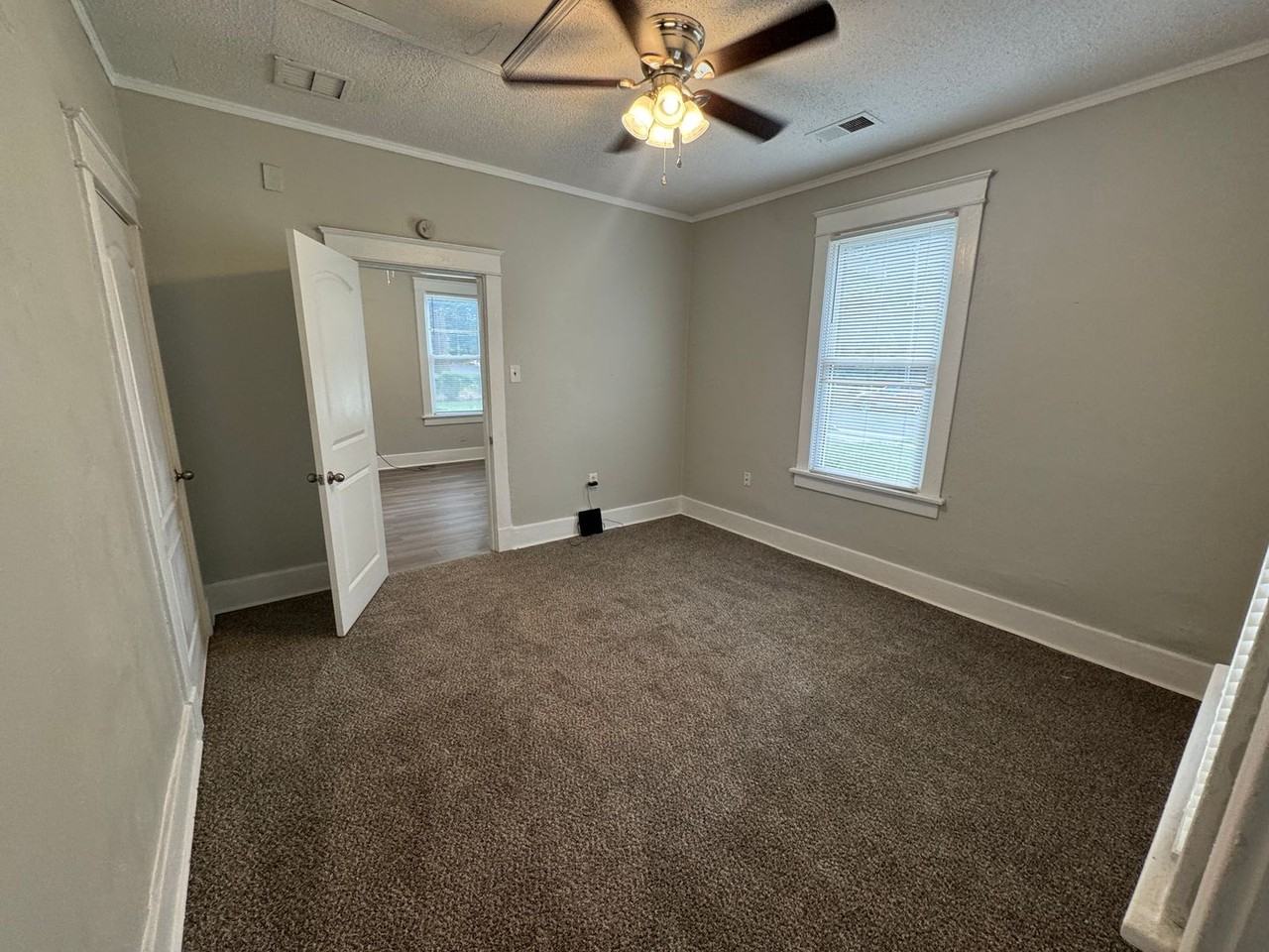 554 Bon Air St - Photo 5 of 11