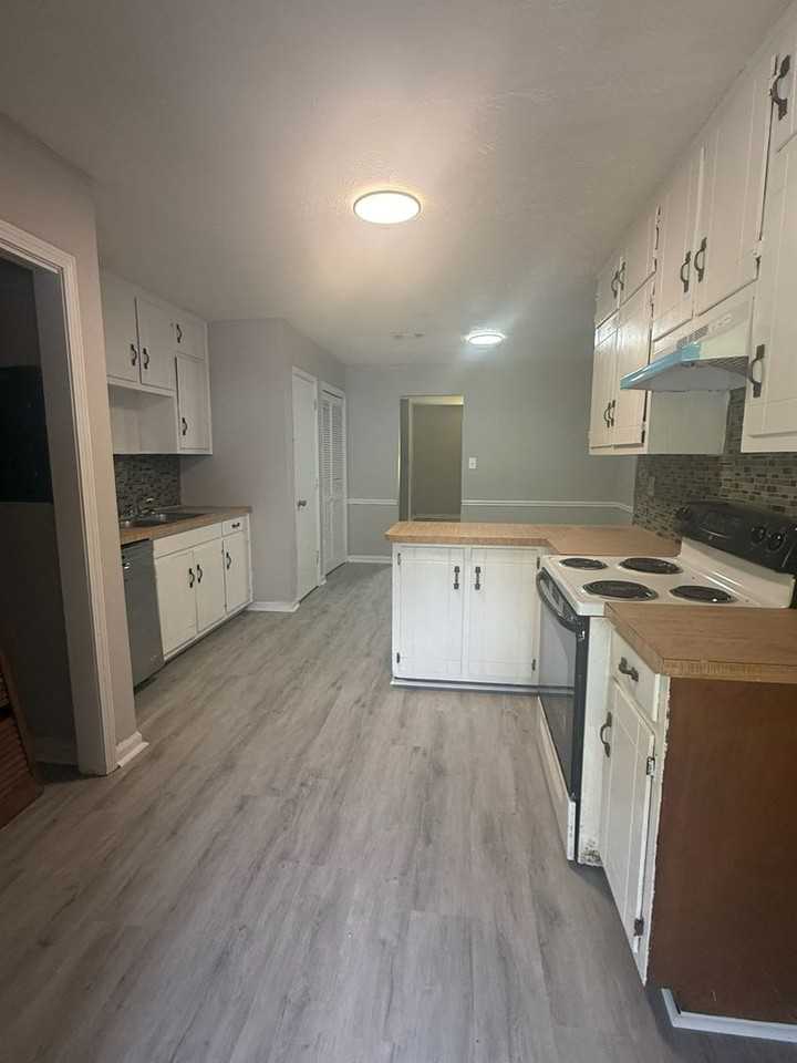 1726 Kirkland Rd - Photo 2 of 22