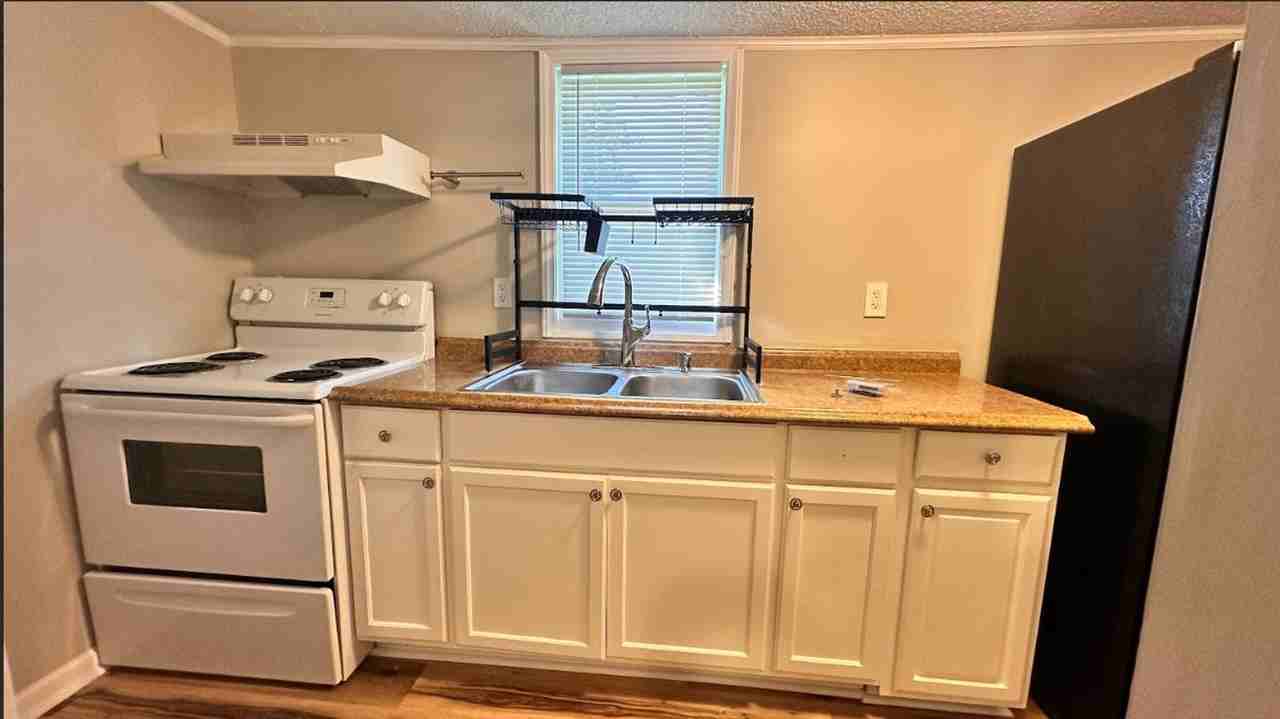 903 W Alabama Ave - Photo 3 of 15