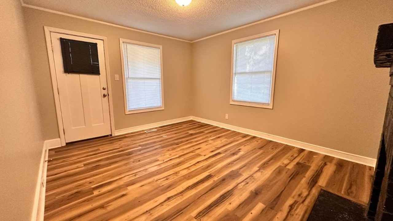903 W Alabama Ave - Photo 7 of 15