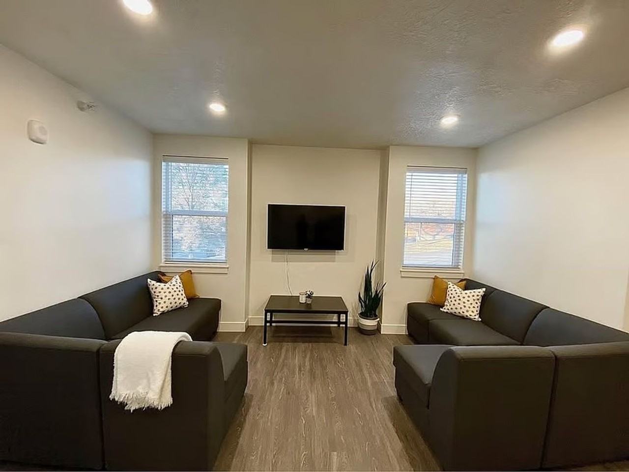 670 670 E 700 N - E101 - Entire - Photo 2 of 15