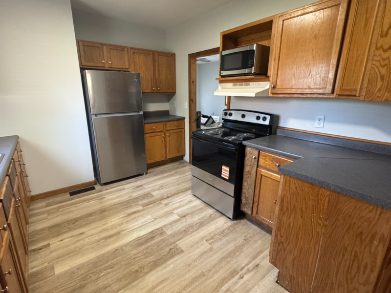 1045 2nd Ave E - Photo 5 of 9