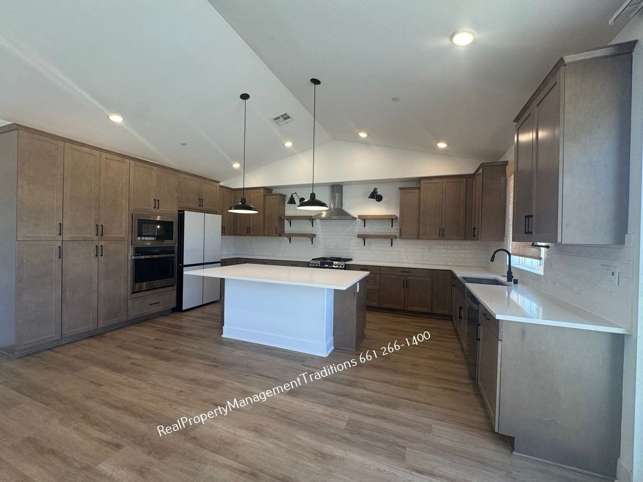 8722 W Tara Ct - Photo 6 of 24