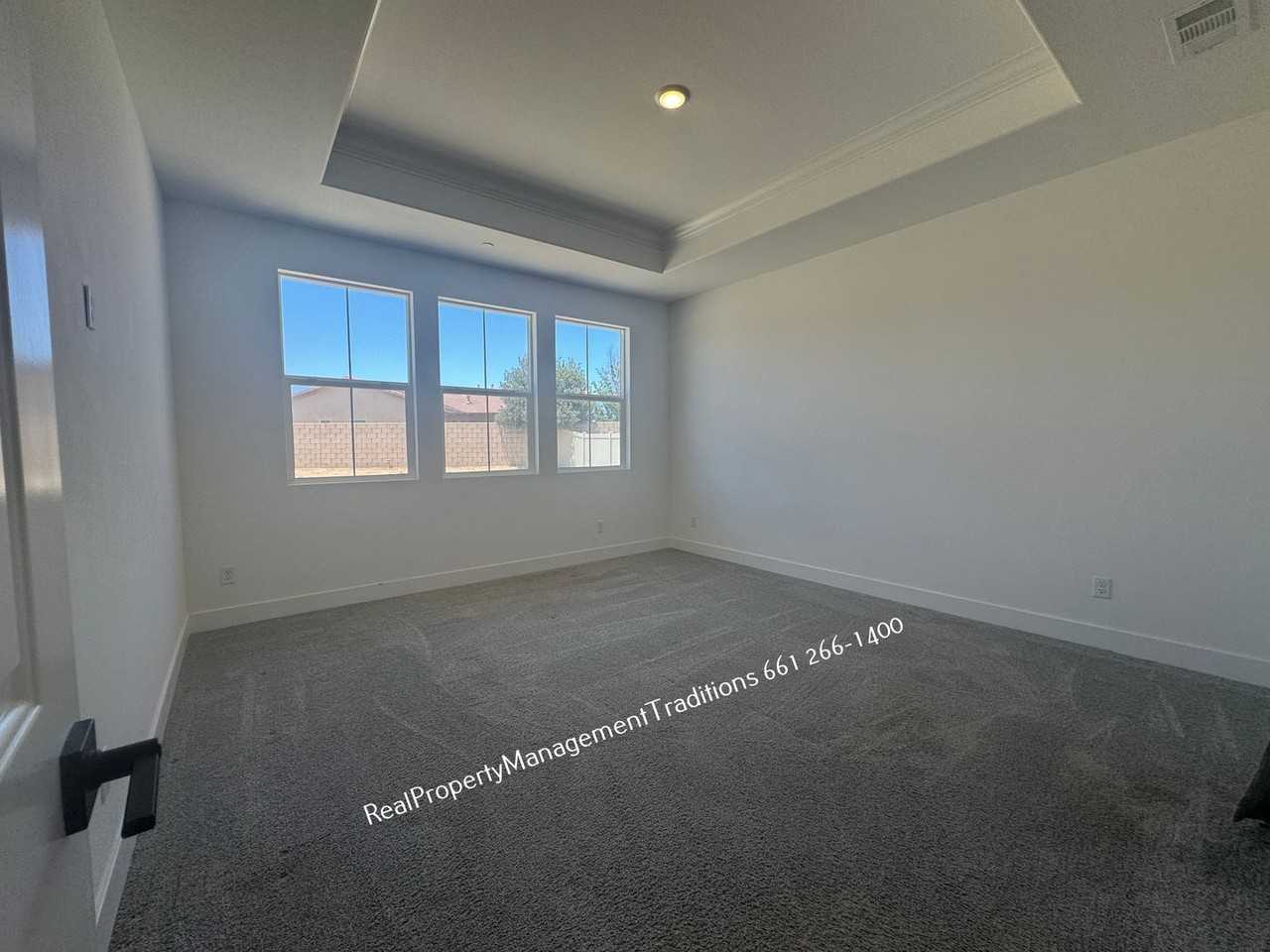 8722 W Tara Ct - Photo 7 of 24