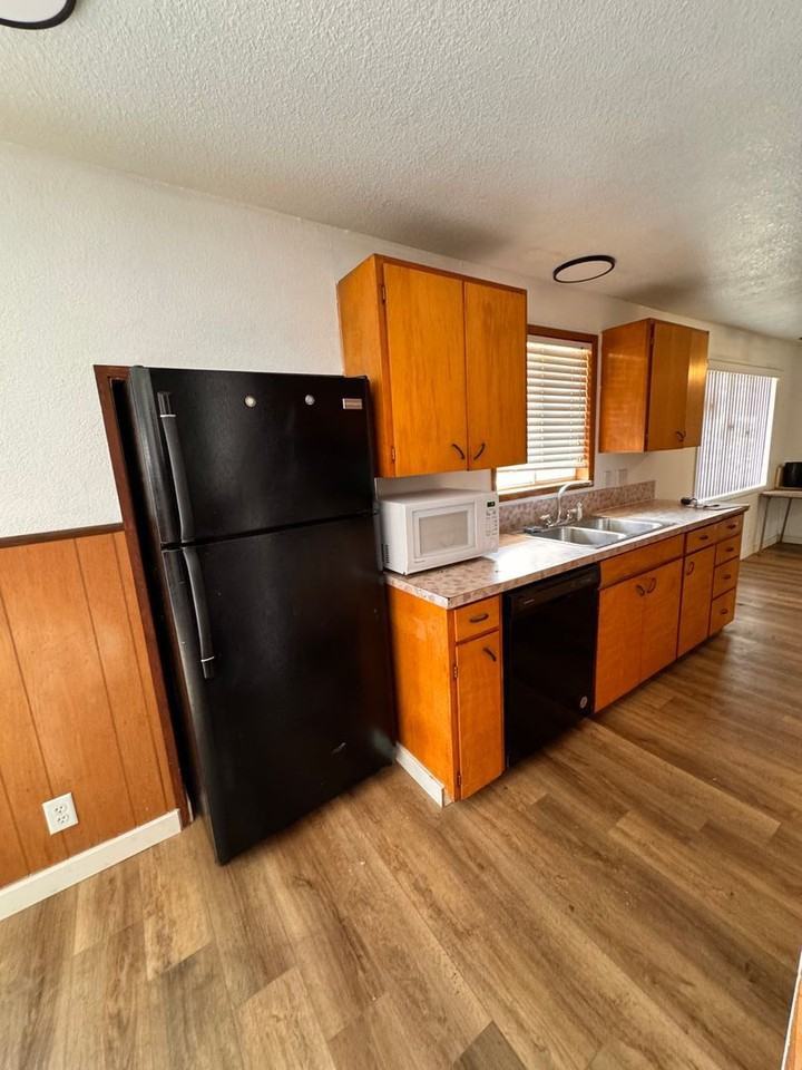 1496 Nw Almira St - Photo 5 of 12