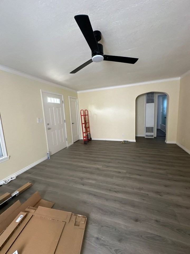 2445 White Ave - Photo 2 of 14