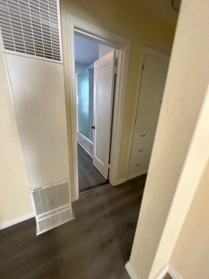 2445 White Ave - Photo 5 of 14
