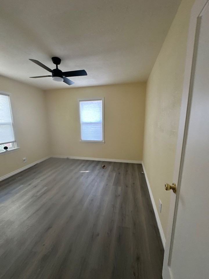 2445 White Ave - Photo 7 of 14