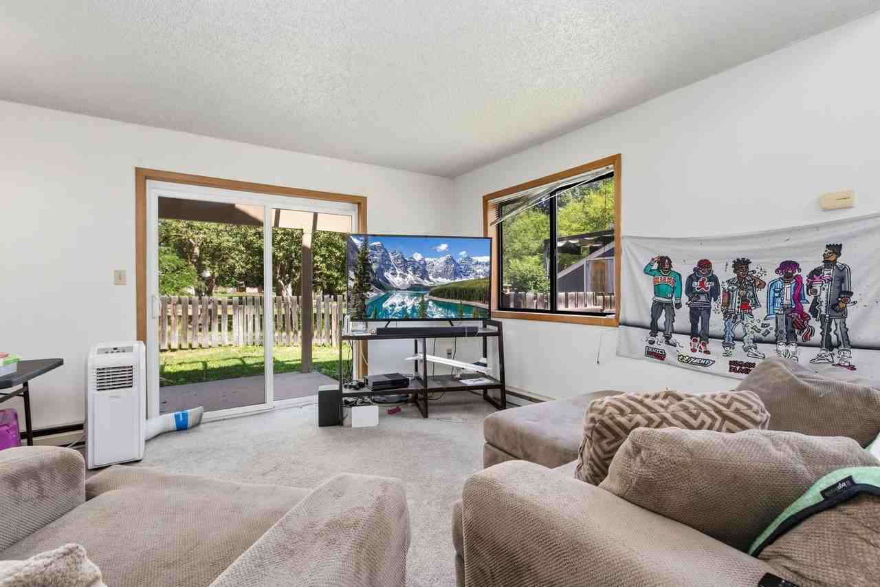 512 Strachan Dr - Photo 4 of 17
