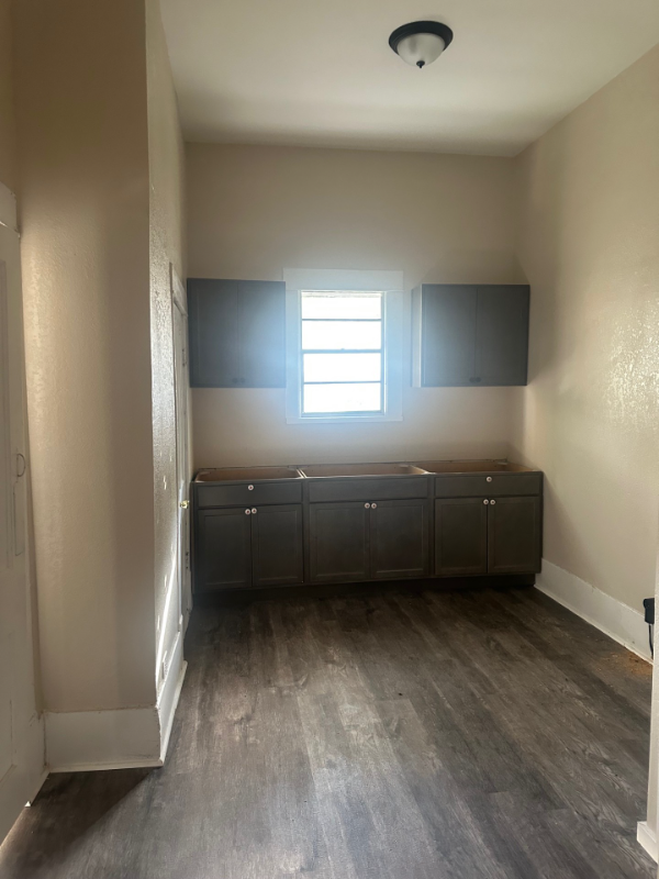 802 E Limestone Ave - Photo 2 of 9