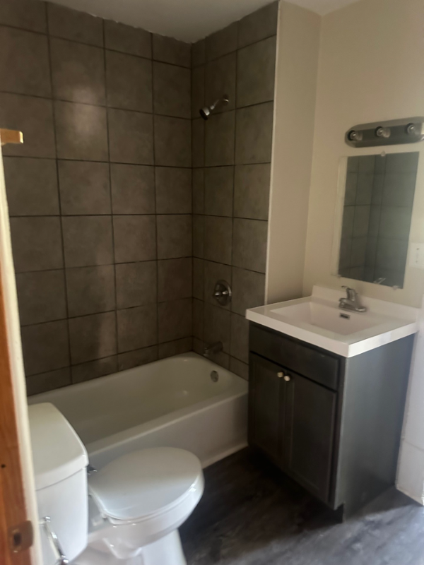 802 E Limestone Ave - Photo 3 of 9