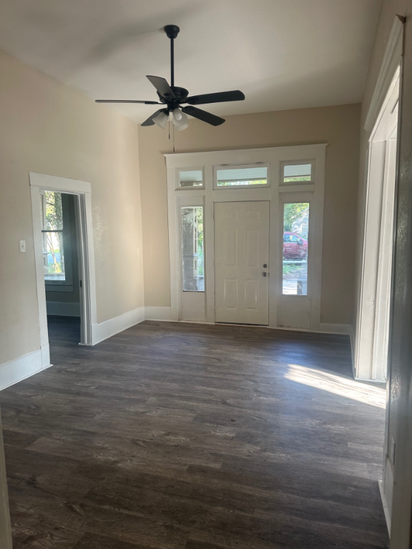 802 E Limestone Ave - Photo 4 of 9
