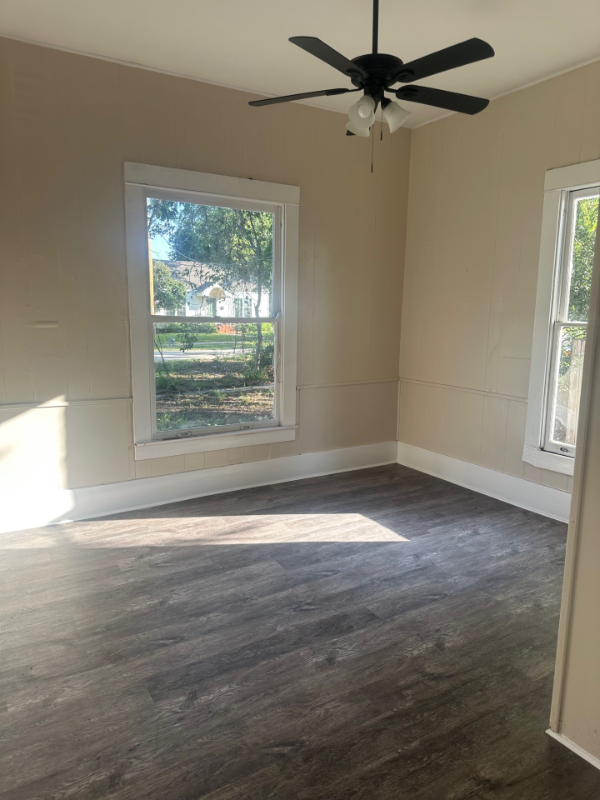 802 E Limestone Ave - Photo 6 of 9