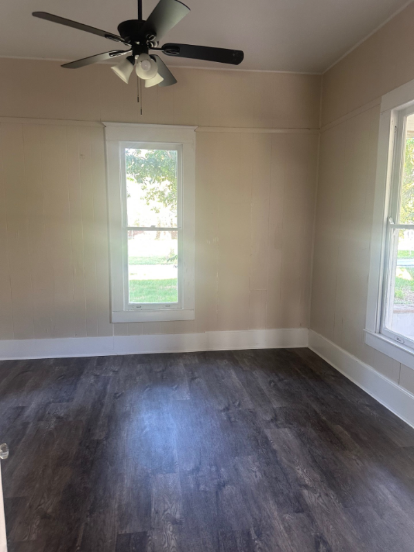 802 E Limestone Ave - Photo 7 of 9