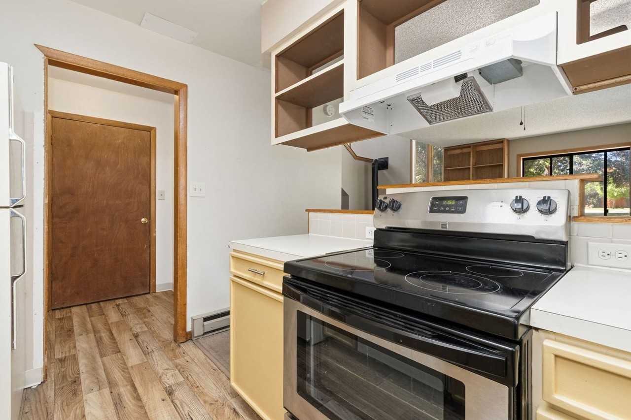 514 Strachan Dr - Photo 4 of 19
