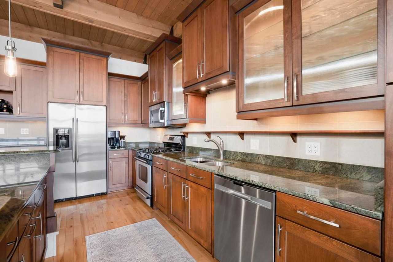 541 E Erie St #415 - Photo 4 of 29