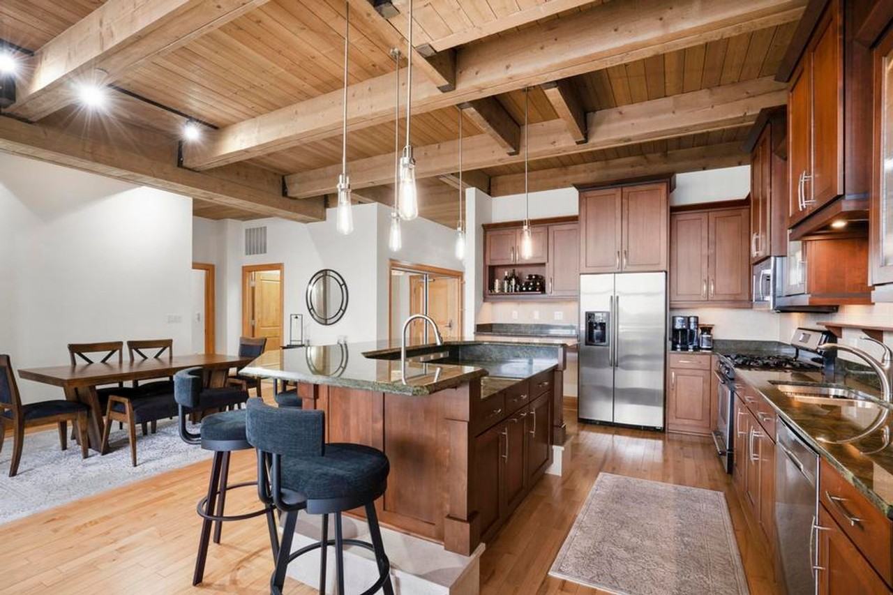 541 E Erie St #415 - Photo 5 of 29