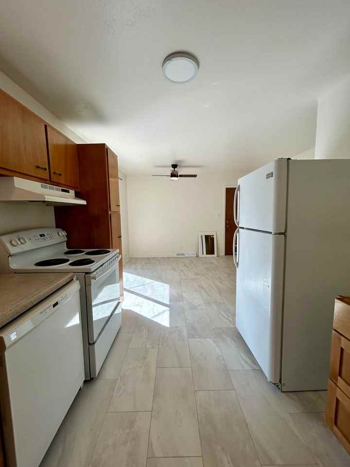740 38th St - Photo 5 of 40
