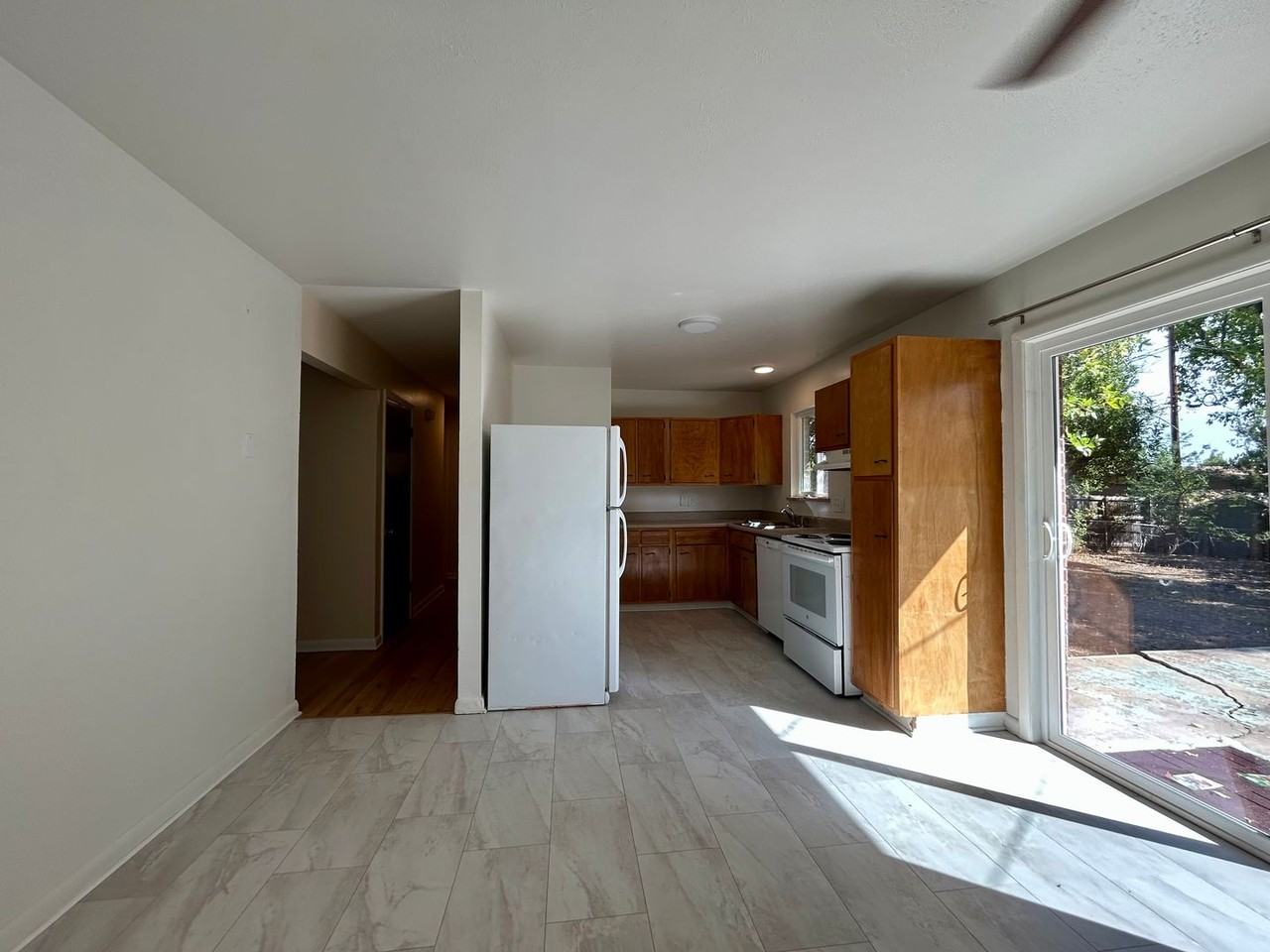 740 38th St - Photo 6 of 40