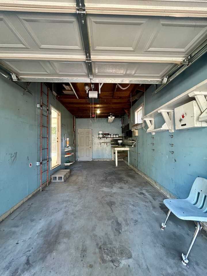 740 38th St - Photo 7 of 40