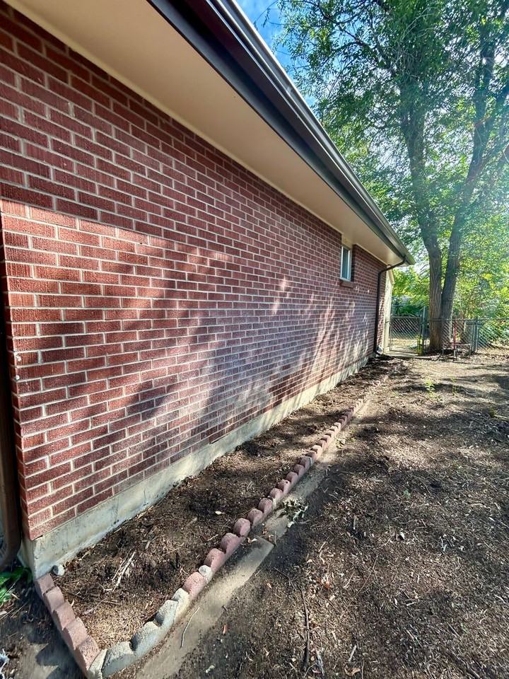 740 38th St - Photo 2 of 35