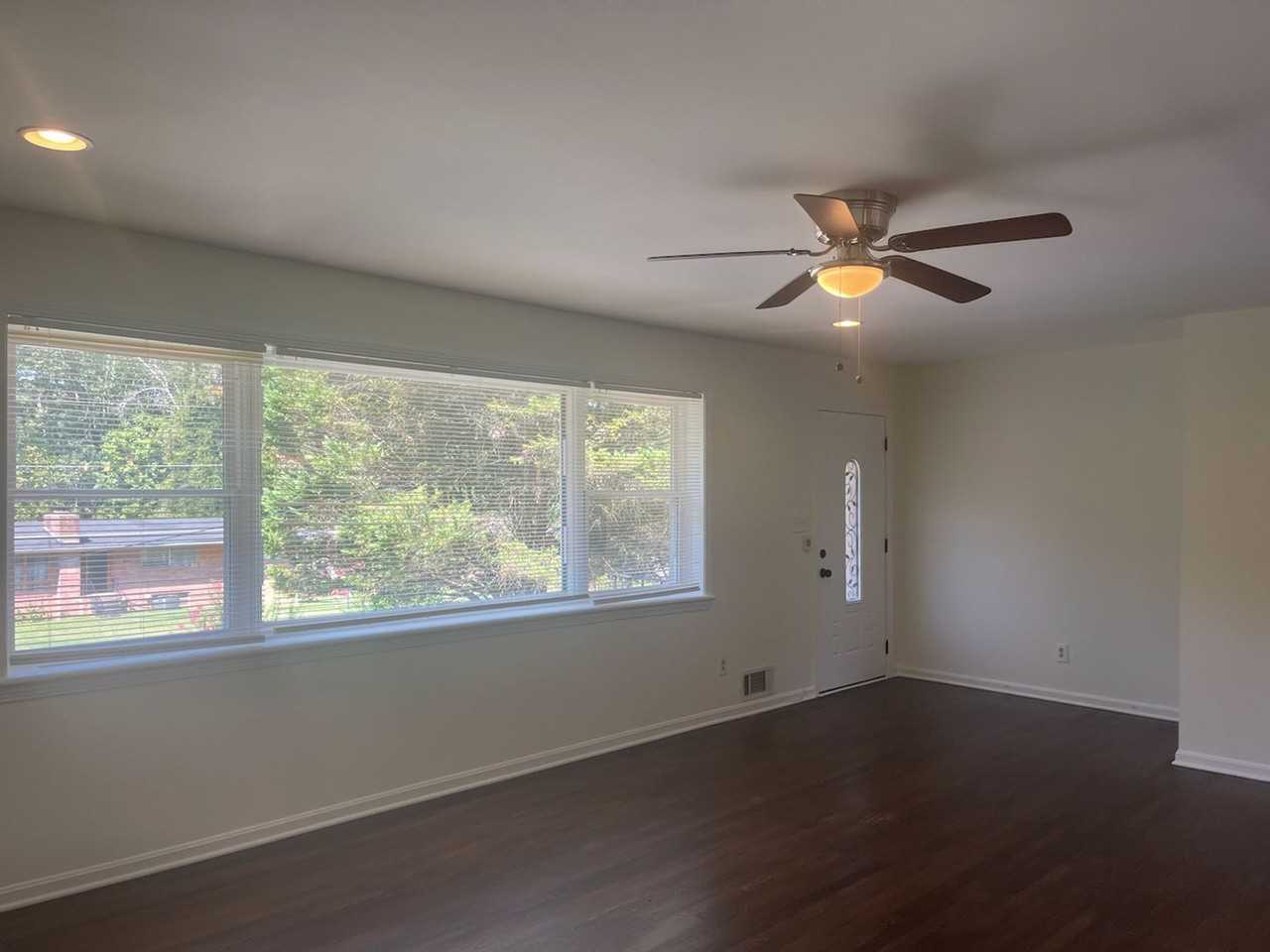 665 Aline Dr Nw - Photo 4 of 32