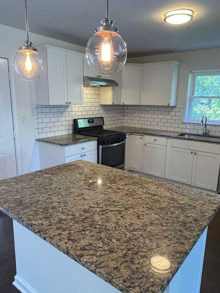 665 Aline Dr Nw - Photo 7 of 32