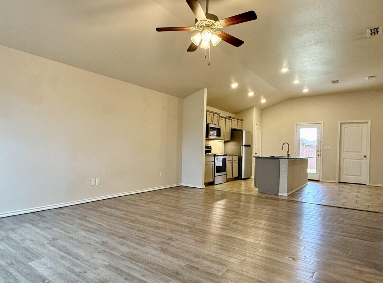 2117 140th St - Photo 2 of 5