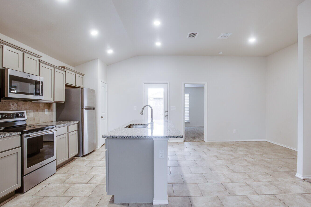 2117 140th St - Photo 3 of 5