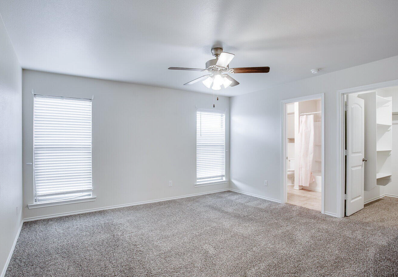 2117 140th St - Photo 4 of 5