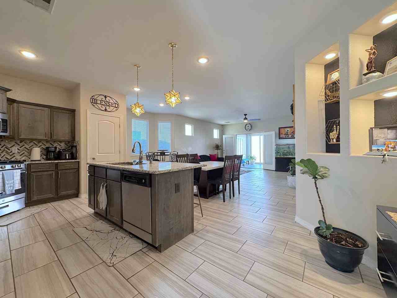 13557 Sproatley St - Photo 5 of 36
