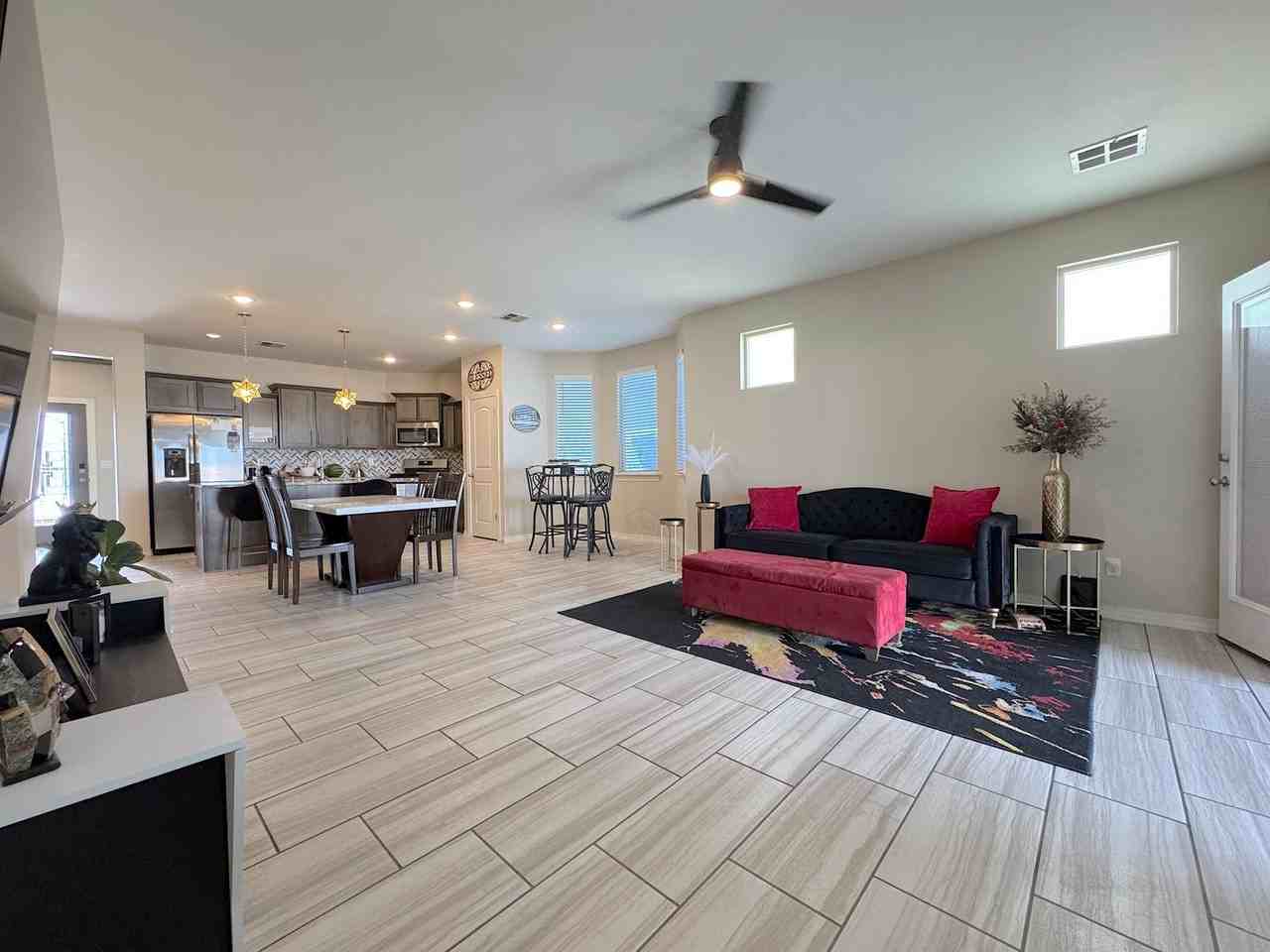13557 Sproatley St - Photo 6 of 36