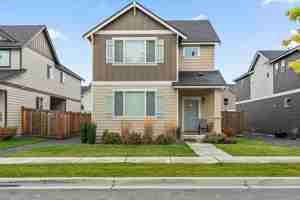 featured image of 113 E Sandmyrtle Ave