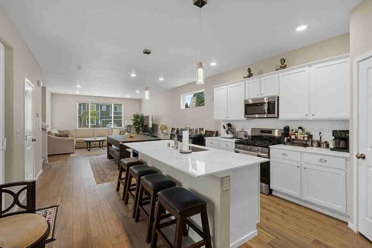 113 E Sandmyrtle Ave - Photo 5 of 24
