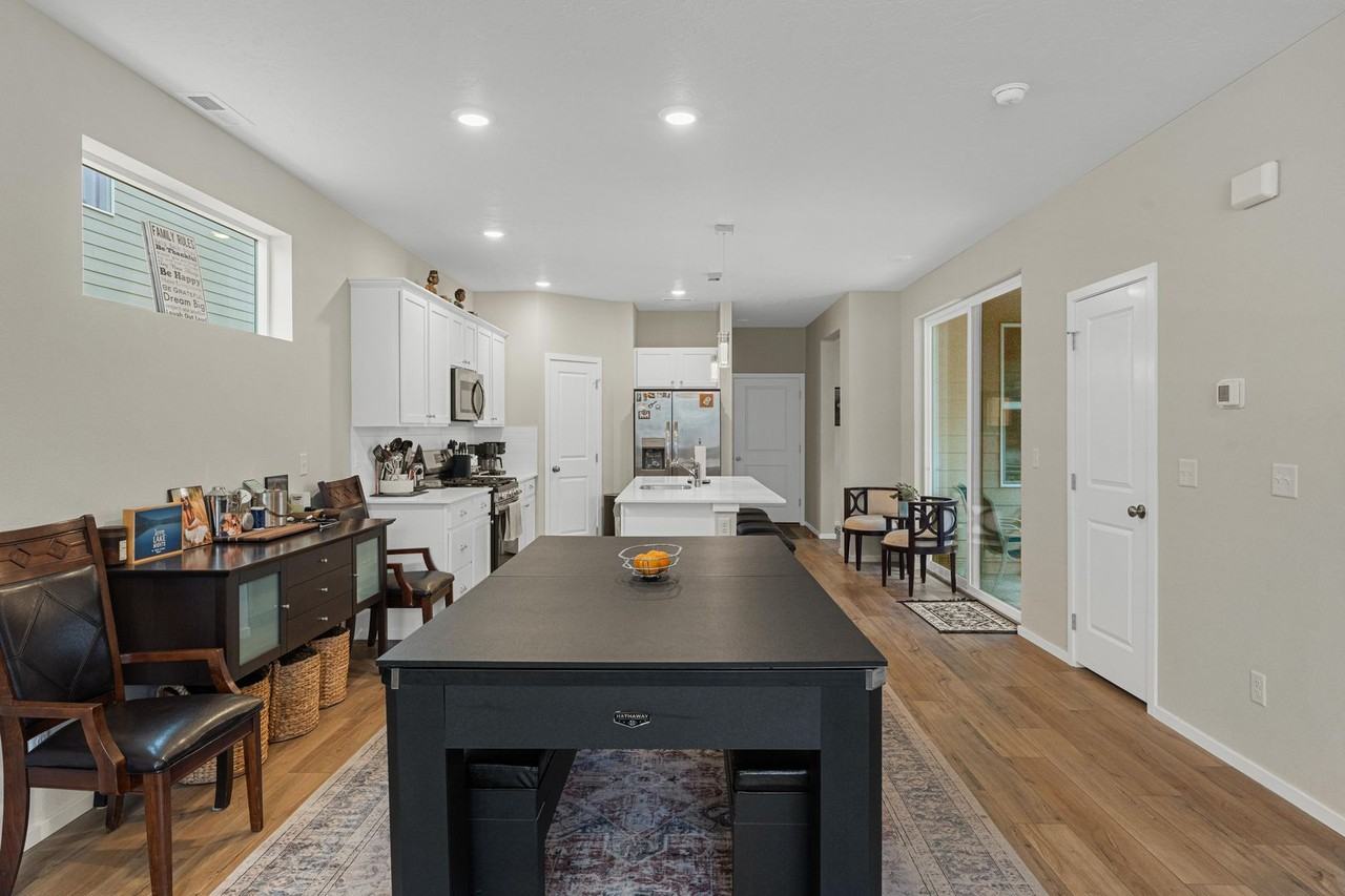 113 E Sandmyrtle Ave - Photo 6 of 24