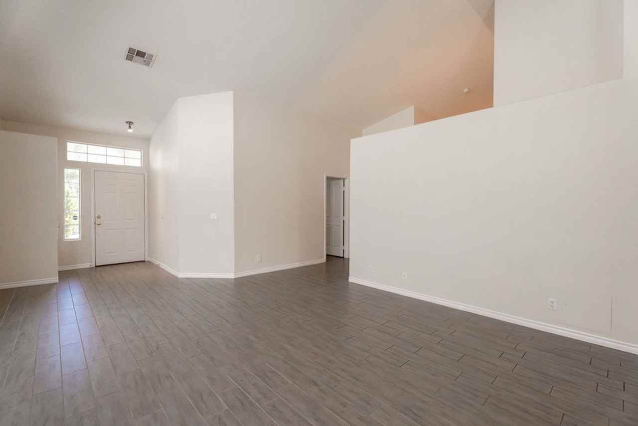 681 Quiet Stream Ct - Photo 4 of 44