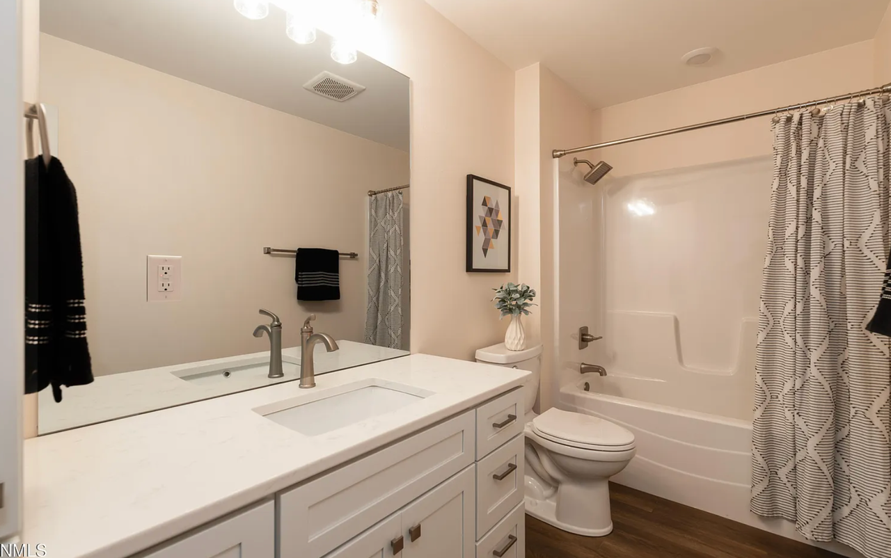 2108 Monarch Ave - Photo 4 of 12