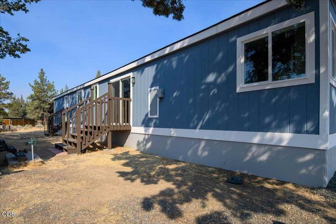 4451 Nw 52nd St - Photo 3 of 43