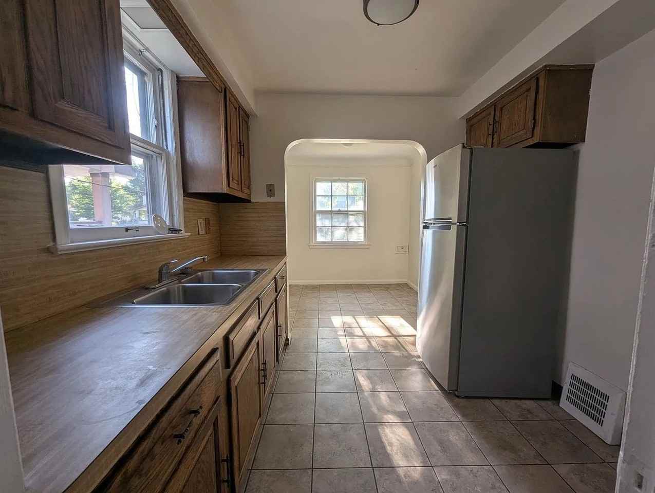 3864 E 154th St - Photo 4 of 12