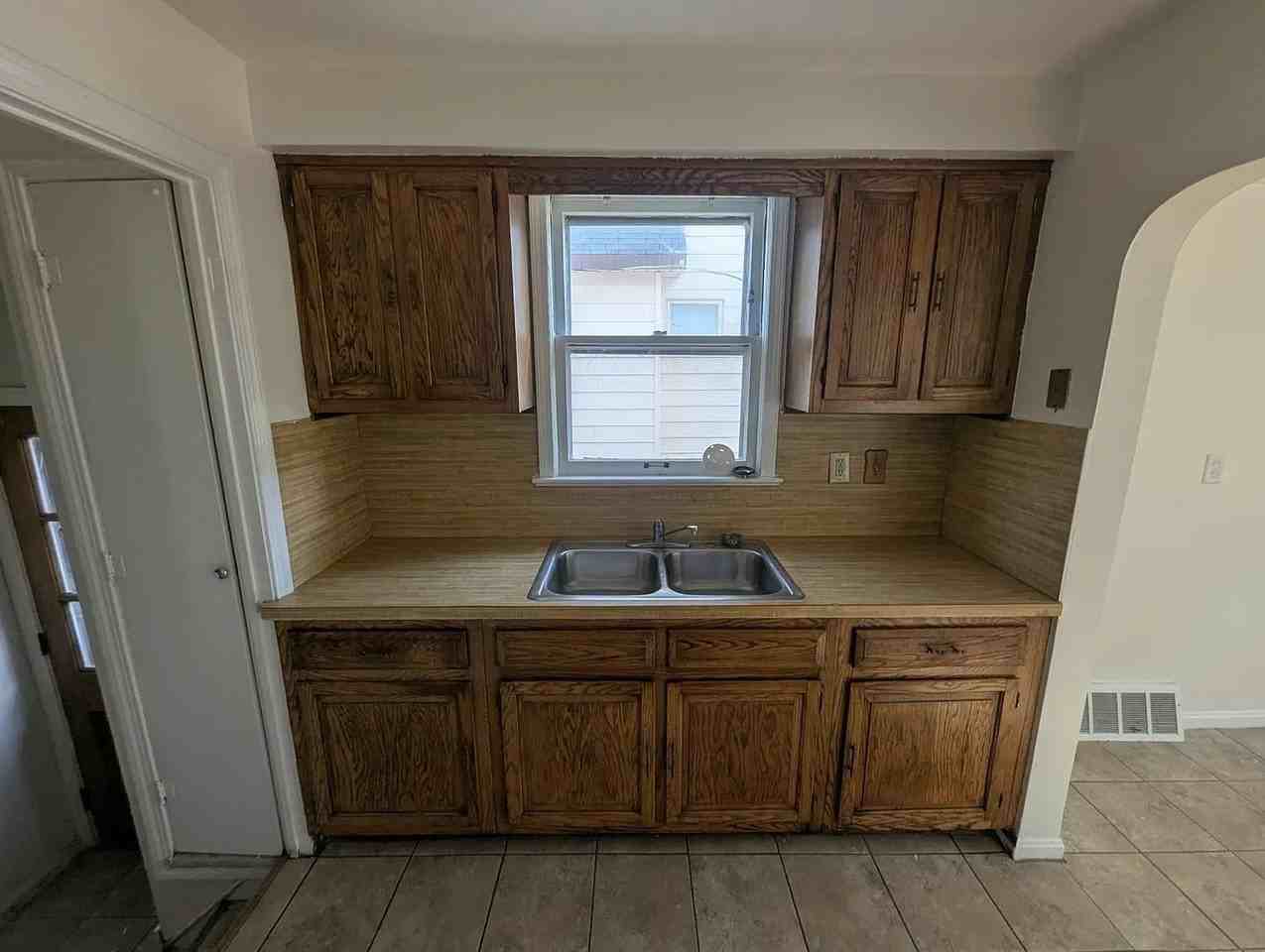 3864 E 154th St - Photo 2 of 12